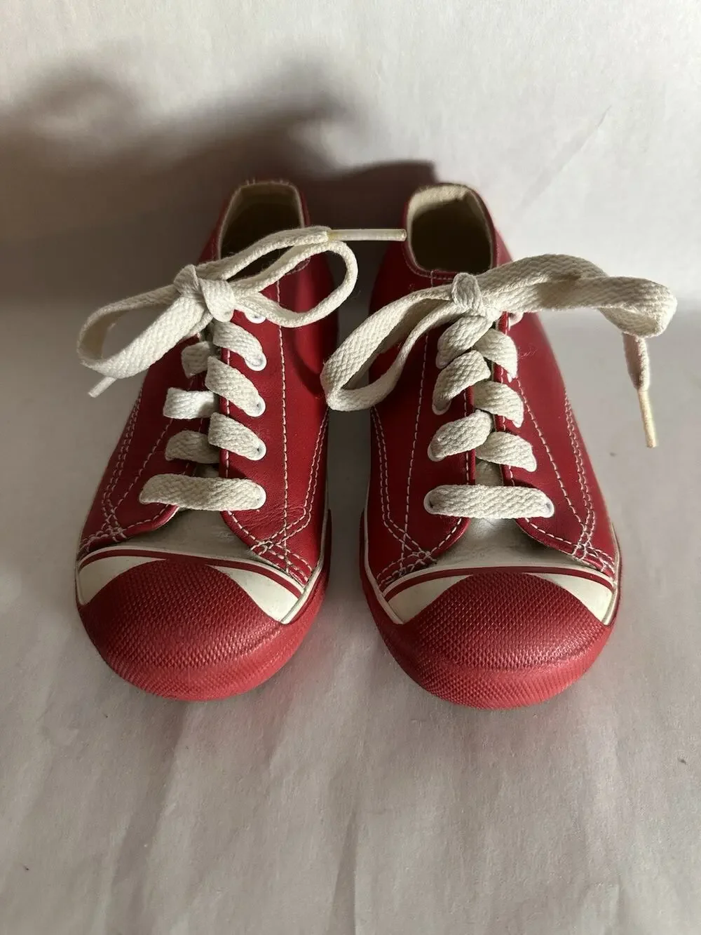 Pre-loved Morgan and Milo Boy/Girl Red Sneakers Size 8T Leather Upper Run Walk